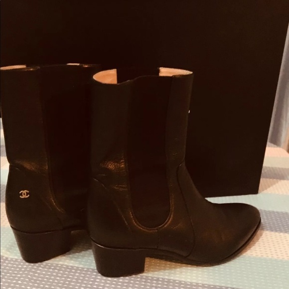 Chanel boots size 39 color black - Picture 2 of 7